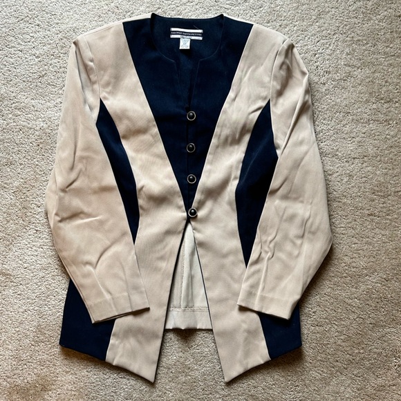 Vintage Amanda Smith Navy/Tan Skirt and Jacket Suit. Size 6 Petite. - Picture 3 of 10